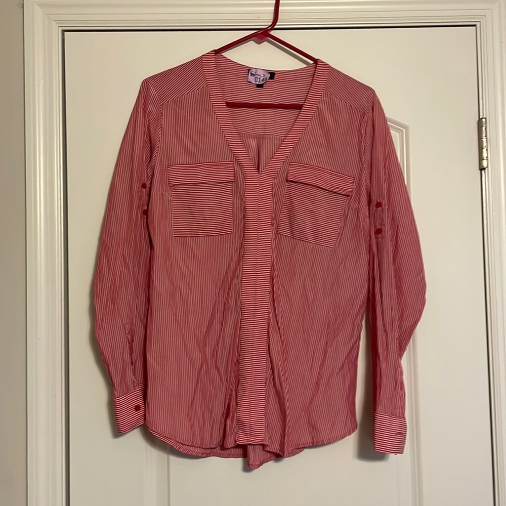 Casual red and white striped top. Adorable style cut